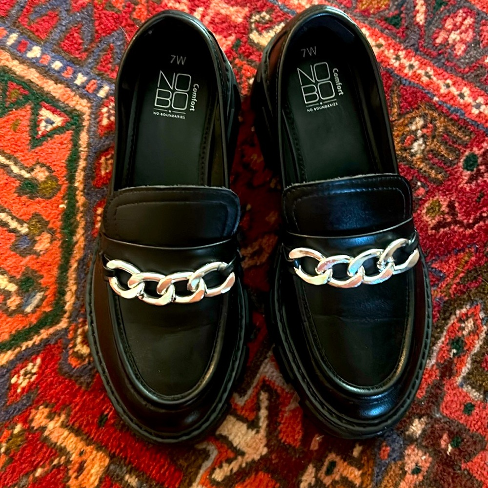 CUTE black faux leather shoes with chain detailing 7W by No Boundaries